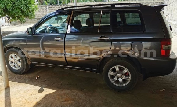 Acheter Occasion Voiture Toyota Highlander Noir à Adawlato, Togo Acheter Occasion Voiture Toyota Highlander Noir à Adawlato, Togo