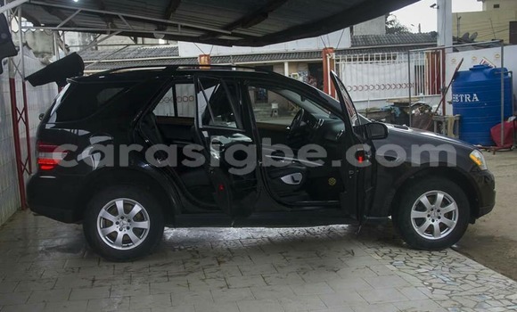 Buy Used Mercedes‒Benz ML–Class Black Car in Lome in Togo Buy Used Mercedes‒Benz ML–Class Black Car in Lome in Togo