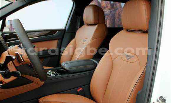 Acheter Occasion Voiture Bentley Bentayga Blanc à Adawlato, Togo Acheter Occasion Voiture Bentley Bentayga Blanc à Adawlato, Togo