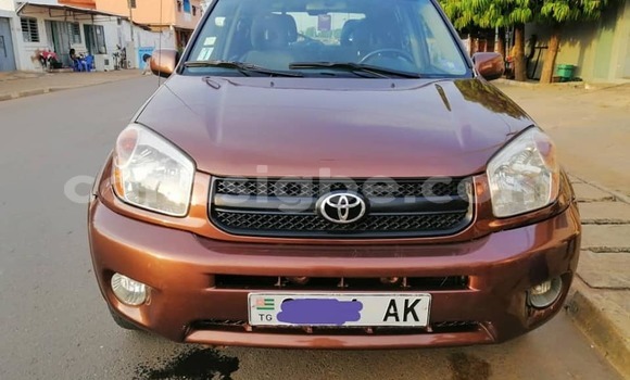 Acheter Occasion Voiture Toyota RAV4 Marron à Lomé, Togo Acheter Occasion Voiture Toyota RAV4 Marron à Lomé, Togo