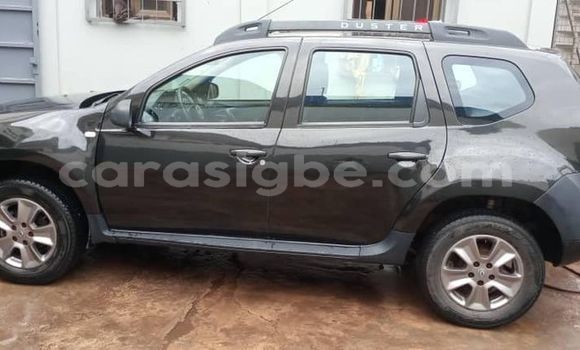 Medium with watermark renault duster togo lome 5611