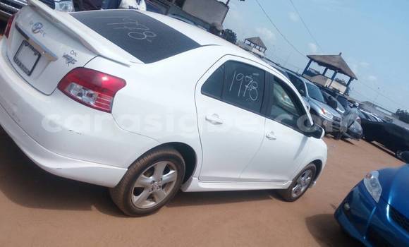 Buy Used Toyota Yaris White Car in Lome in Togo Buy Used Toyota Yaris White Car in Lome in Togo