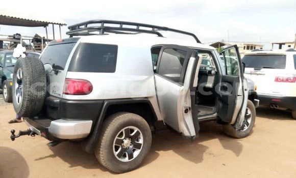 Buy Used Toyota FJ Cruiser Silver Car in Adawlato in Togo Buy Used Toyota FJ Cruiser Silver Car in Adawlato in Togo