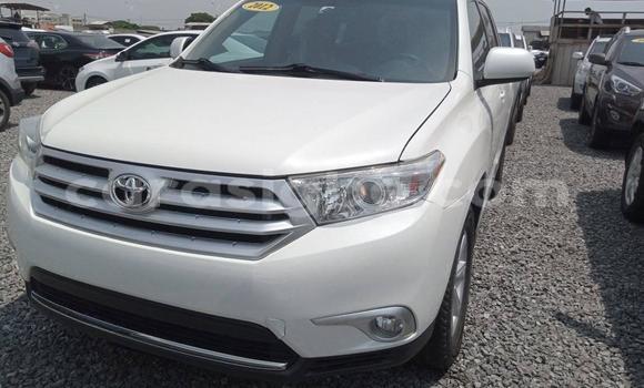 Buy Used Toyota Highlander White Car in Lome in Togo Buy Used Toyota Highlander White Car in Lome in Togo