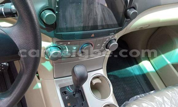 Buy Used Toyota Highlander White Car in Lome in Togo Buy Used Toyota Highlander White Car in Lome in Togo