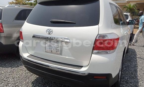 Buy Used Toyota Highlander White Car in Lome in Togo Buy Used Toyota Highlander White Car in Lome in Togo