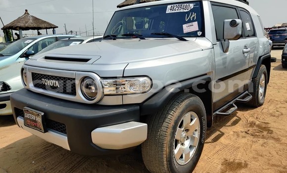 Acheter Occasion Voiture Toyota FJ Cruiser Gris à Adawlato, Togo Acheter Occasion Voiture Toyota FJ Cruiser Gris à Adawlato, Togo