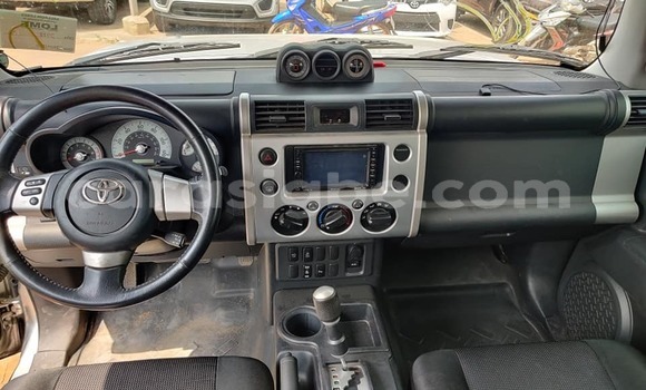 Acheter Occasion Voiture Toyota FJ Cruiser Gris à Adawlato, Togo Acheter Occasion Voiture Toyota FJ Cruiser Gris à Adawlato, Togo
