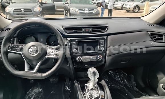 Buy Used Nissan Rogue White Car in Adawlato in Togo Buy Used Nissan Rogue White Car in Adawlato in Togo