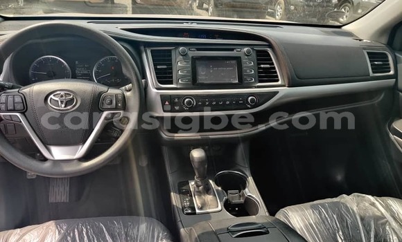 Buy Used Toyota Highlander Red Car in Adawlato in Togo Buy Used Toyota Highlander Red Car in Adawlato in Togo