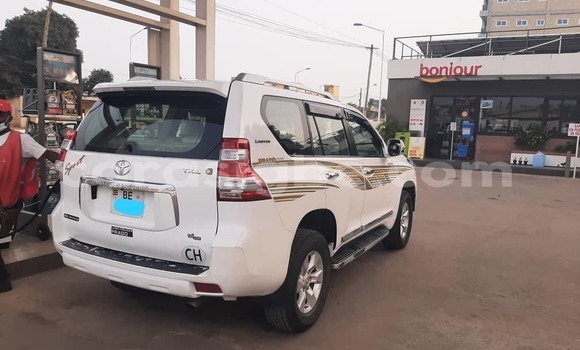 Acheter Occasion Voiture Toyota Land Cruiser Prado Blanc à Lomé, Togo Acheter Occasion Voiture Toyota Land Cruiser Prado Blanc à Lomé, Togo