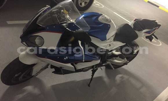 Acheter Occasion Moto BMW R 1200 Blanc à Dékon, Togo Acheter Occasion Moto BMW R 1200 Blanc à Dékon, Togo