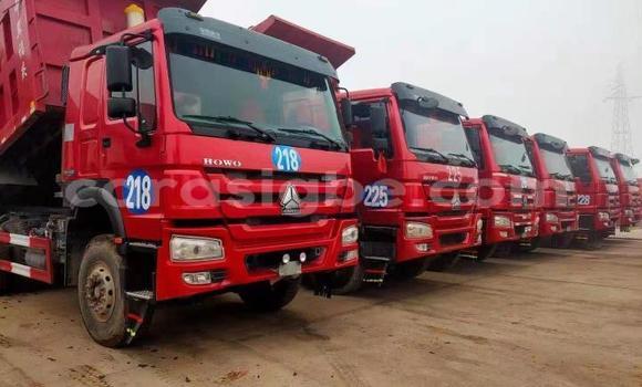 Acheter Occasion Utilitaire Iveco Cargo Rouge à Lomé, Maritime Acheter Occasion Utilitaire Iveco Cargo Rouge à Lomé, Maritime