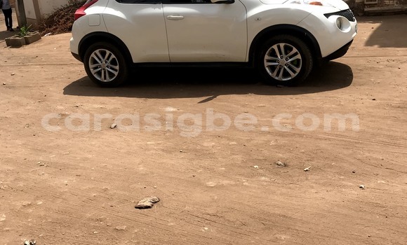 Buy Used Nissan Juke White Car in Lome in Togo
