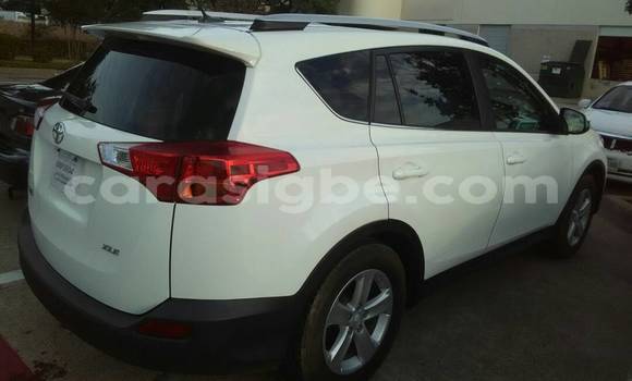 Buy Used Toyota RAV4 White Car in Lome in Togo Buy Used Toyota RAV4 White Car in Lome in Togo