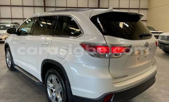 Acheter Import Voiture Toyota Highlander Blanc à Atakpamé, Togo Acheter Import Voiture Toyota Highlander Blanc à Atakpamé, Togo