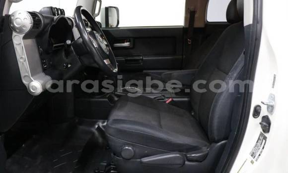 Acheter Import Voiture Toyota FJ Cruiser Blanc à Badou, Togo Acheter Import Voiture Toyota FJ Cruiser Blanc à Badou, Togo