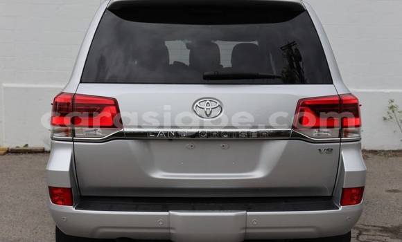 Buy Import Toyota Land Cruiser Silver Car in Bassar in Togo Buy Import Toyota Land Cruiser Silver Car in Bassar in Togo