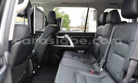 Buy Import Toyota Land Cruiser Silver Car in Bassar in Togo Buy Import Toyota Land Cruiser Silver Car in Bassar in Togo