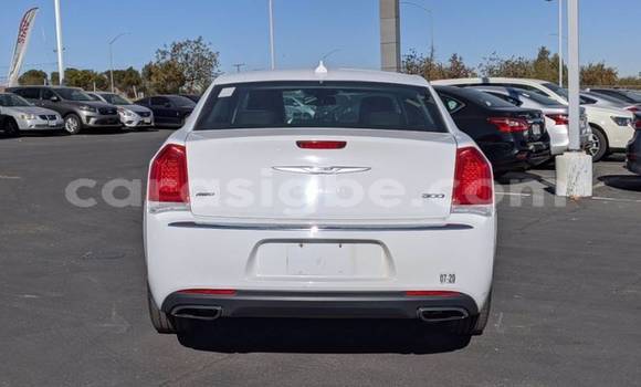 Acheter Import Voiture Chrysler 300 Noir à Bé, Togo Acheter Import Voiture Chrysler 300 Noir à Bé, Togo