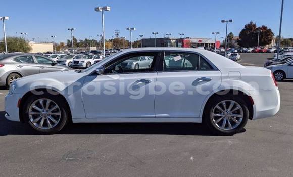 Acheter Import Voiture Chrysler 300 Noir à Bé, Togo Acheter Import Voiture Chrysler 300 Noir à Bé, Togo