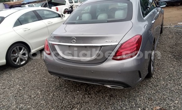 Acheter Occasion Voiture Mercedes-Benz C-Classe Gris à Lomé, Togo Acheter Occasion Voiture Mercedes-Benz C-Classe Gris à Lomé, Togo
