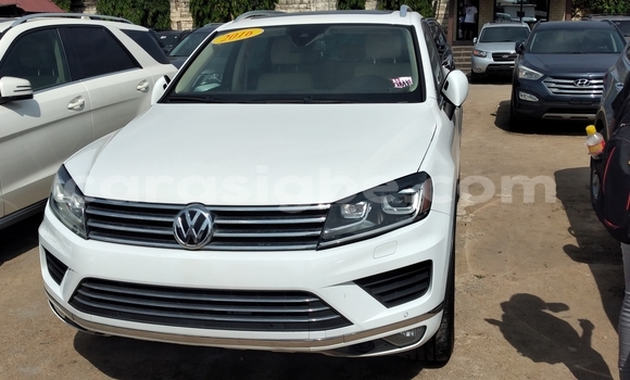 Acheter Occasion Voiture Volkswagen Touareg Blanc à Lomé, Togo Acheter Occasion Voiture Volkswagen Touareg Blanc à Lomé, Togo