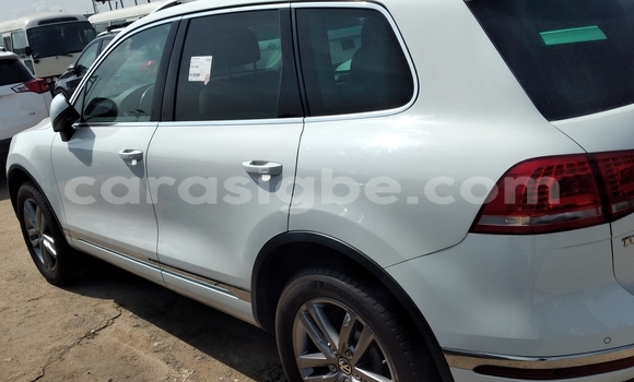 Acheter Occasion Voiture Volkswagen Touareg Blanc à Lomé, Togo Acheter Occasion Voiture Volkswagen Touareg Blanc à Lomé, Togo