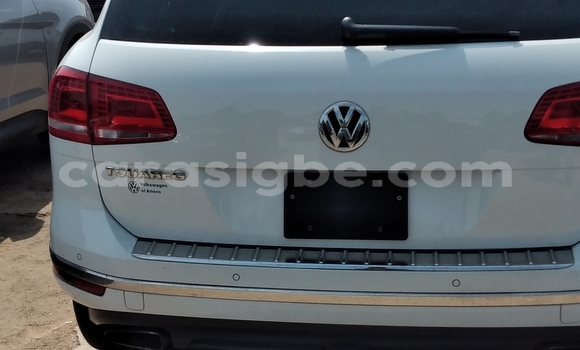 Acheter Occasion Voiture Volkswagen Touareg Blanc à Lomé, Togo Acheter Occasion Voiture Volkswagen Touareg Blanc à Lomé, Togo
