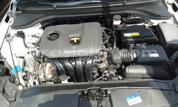 Buy Used Hyundai Elantra Silver Car in Lome in Togo Buy Used Hyundai Elantra Silver Car in Lome in Togo