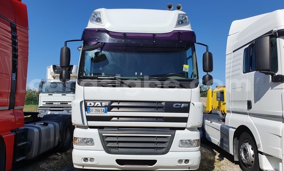 Acheter Occasion Utilitaire DAF CF Blanc à Lomé, Togo Acheter Occasion Utilitaire DAF CF Blanc à Lomé, Togo