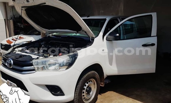 Buy Used Toyota Hilux White Car in Lome in Togo Buy Used Toyota Hilux White Car in Lome in Togo