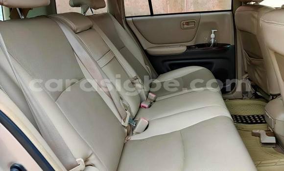 Acheter Occasion Voiture Toyota Highlander Beige à Lomé, Togo Acheter Occasion Voiture Toyota Highlander Beige à Lomé, Togo