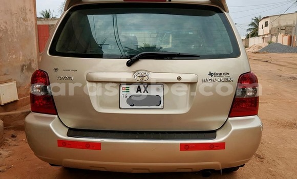 Acheter Occasion Voiture Toyota Highlander Beige à Lomé, Togo Acheter Occasion Voiture Toyota Highlander Beige à Lomé, Togo