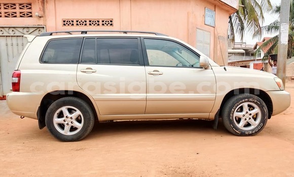 Acheter Occasion Voiture Toyota Highlander Beige à Lomé, Togo Acheter Occasion Voiture Toyota Highlander Beige à Lomé, Togo