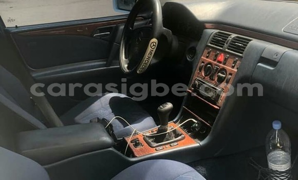 Acheter Occasion Voiture Mercedes-Benz E-Classe Blanc à Lomé, Togo Acheter Occasion Voiture Mercedes-Benz E-Classe Blanc à Lomé, Togo