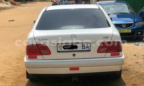 Acheter Occasion Voiture Mercedes-Benz E-Classe Blanc à Lomé, Togo Acheter Occasion Voiture Mercedes-Benz E-Classe Blanc à Lomé, Togo