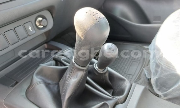 Acheter Neuf Voiture Mitsubishi L200 Noir à Lomé, Togo Acheter Neuf Voiture Mitsubishi L200 Noir à Lomé, Togo