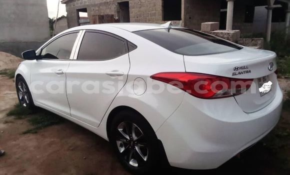 Buy Used Hyundai Elantra White Car in Lome in Togo Buy Used Hyundai Elantra White Car in Lome in Togo
