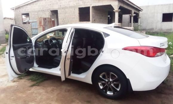 Buy Used Hyundai Elantra White Car in Lome in Togo Buy Used Hyundai Elantra White Car in Lome in Togo