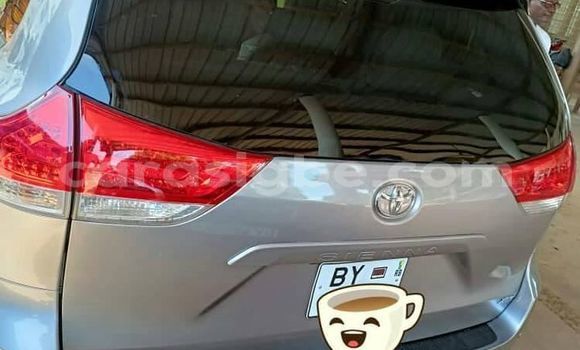 Buy Used Toyota Sienna Silver Car in Lome in Togo Buy Used Toyota Sienna Silver Car in Lome in Togo
