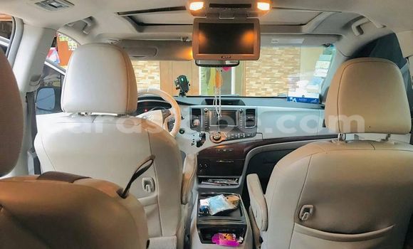 Buy Used Toyota Sienna Silver Car in Lome in Togo Buy Used Toyota Sienna Silver Car in Lome in Togo