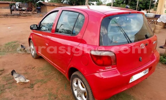 Acheter Occasion Voiture Toyota Yaris Rouge à Lomé, Togo Acheter Occasion Voiture Toyota Yaris Rouge à Lomé, Togo