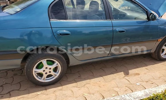 Acheter Occasion Voiture Toyota Avensis Bleu à Lomé, Togo Acheter Occasion Voiture Toyota Avensis Bleu à Lomé, Togo
