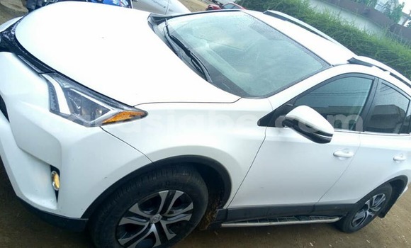Buy Used Toyota RAV4 White Car in Lome in Togo Buy Used Toyota RAV4 White Car in Lome in Togo