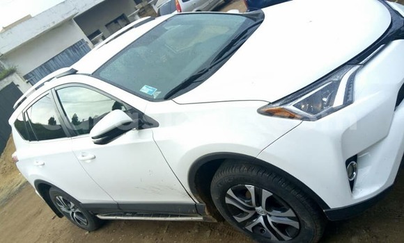 Buy Used Toyota RAV4 White Car in Lome in Togo Buy Used Toyota RAV4 White Car in Lome in Togo