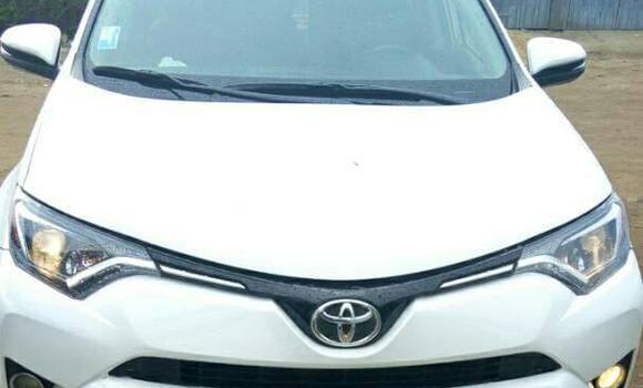 Buy Used Toyota RAV4 White Car in Lome in Togo Buy Used Toyota RAV4 White Car in Lome in Togo