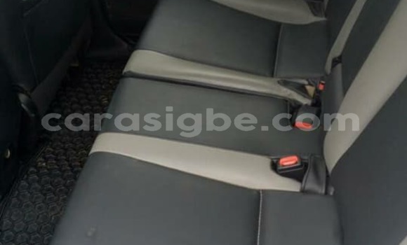 Buy Used Toyota RAV4 White Car in Lome in Togo Buy Used Toyota RAV4 White Car in Lome in Togo