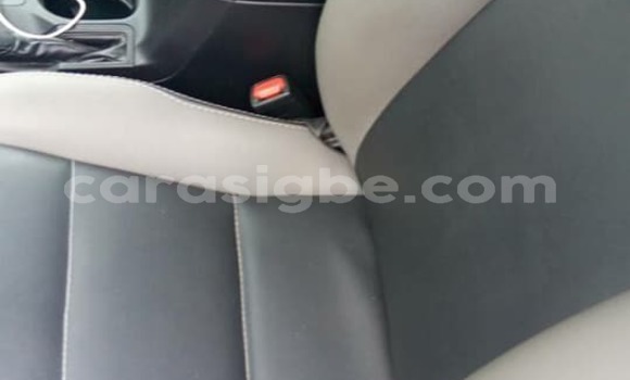 Buy Used Toyota RAV4 White Car in Lome in Togo Buy Used Toyota RAV4 White Car in Lome in Togo