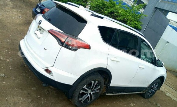 Buy Used Toyota RAV4 White Car in Lome in Togo Buy Used Toyota RAV4 White Car in Lome in Togo